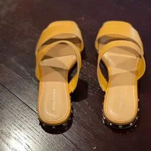 Marc fisher jaylin studded flat sandals discount